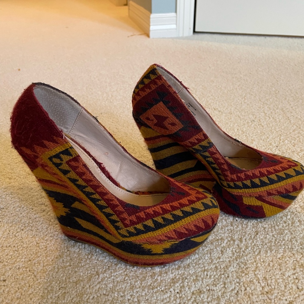 Steve Madden Red & Yellow Woven-Pattern Statement Heels Size 7 · Spring/Summer - Picture 3 of 7